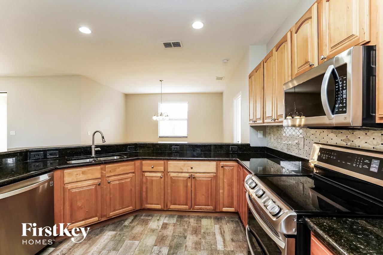 1829 Nw 23rd Ave - Photo 6 of 15