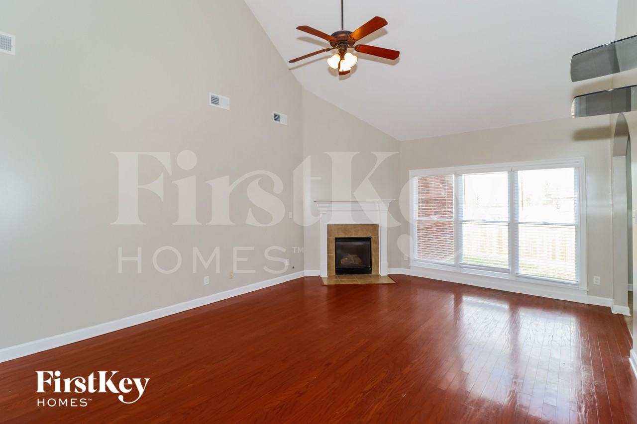 12070 Goldspring Ln - Photo 3 of 15