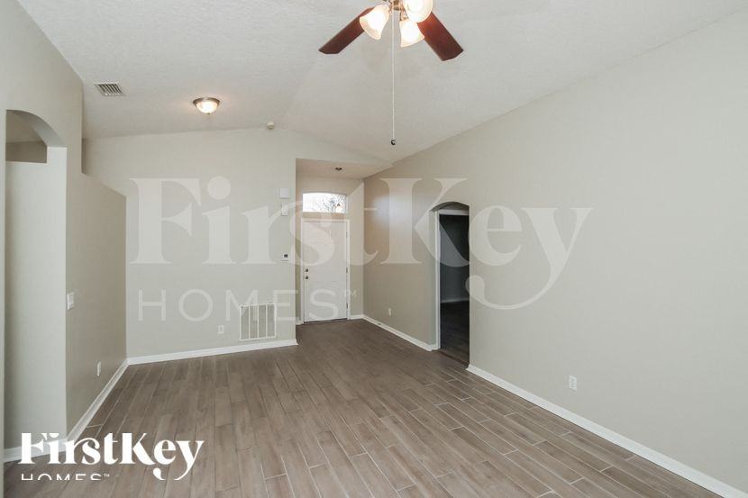 530 Melanie Cir - Photo 3 of 15