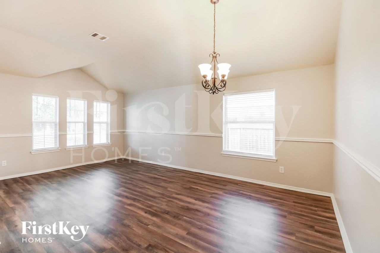 21554 Kings Bend Dr - Photo 6 of 16