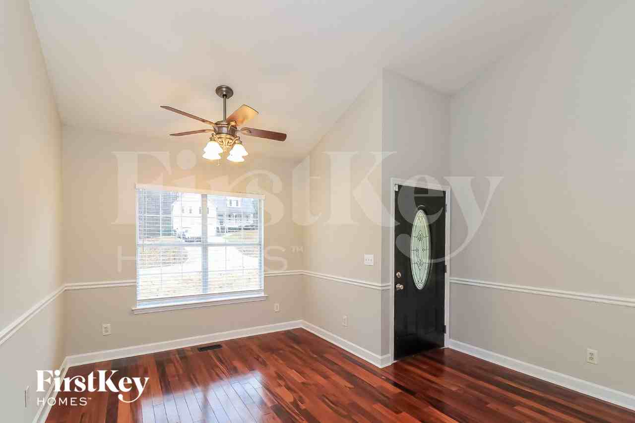 139 Brooks Mill Ln - Photo 2 of 15