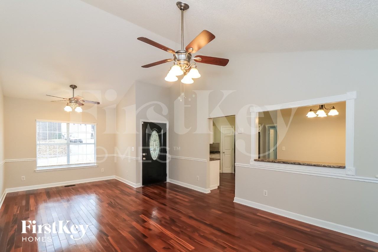 139 Brooks Mill Ln - Photo 3 of 15