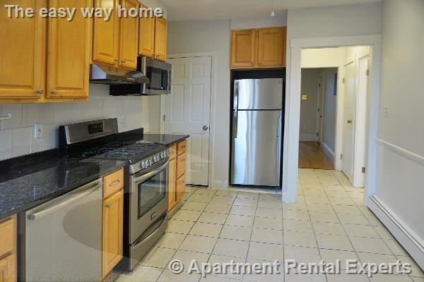 27 Lambert St #3R - Photo 2 of 13