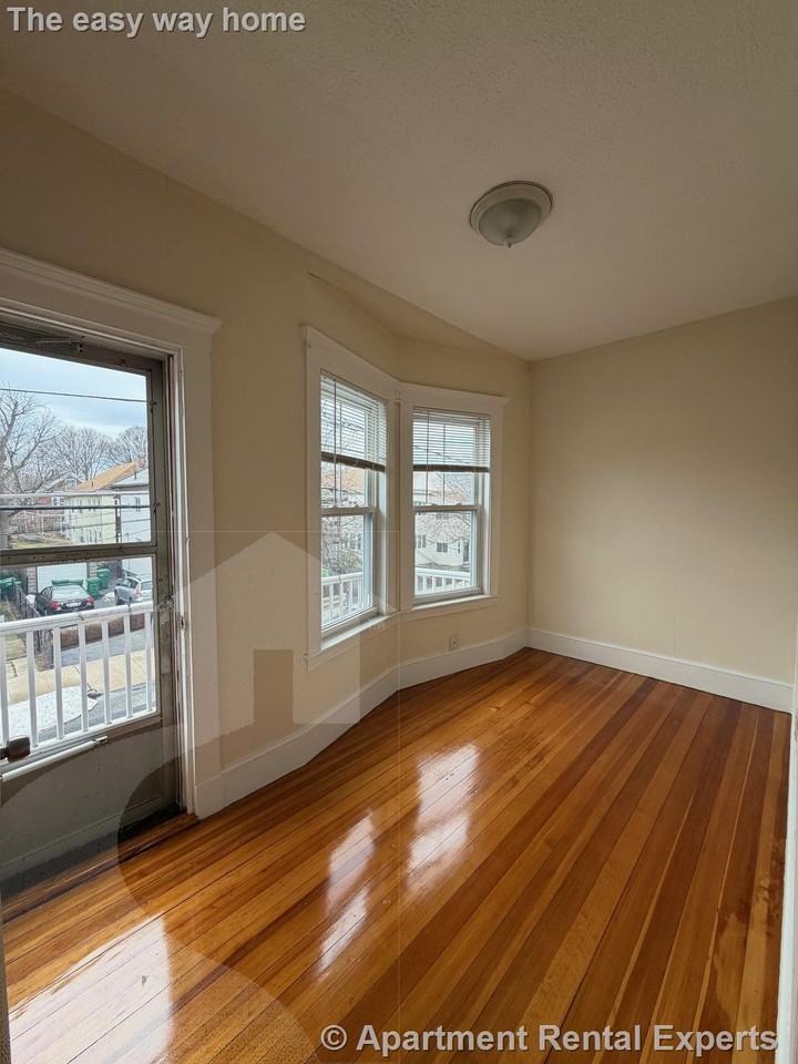 93A Capen St #2 - Photo 2 of 14