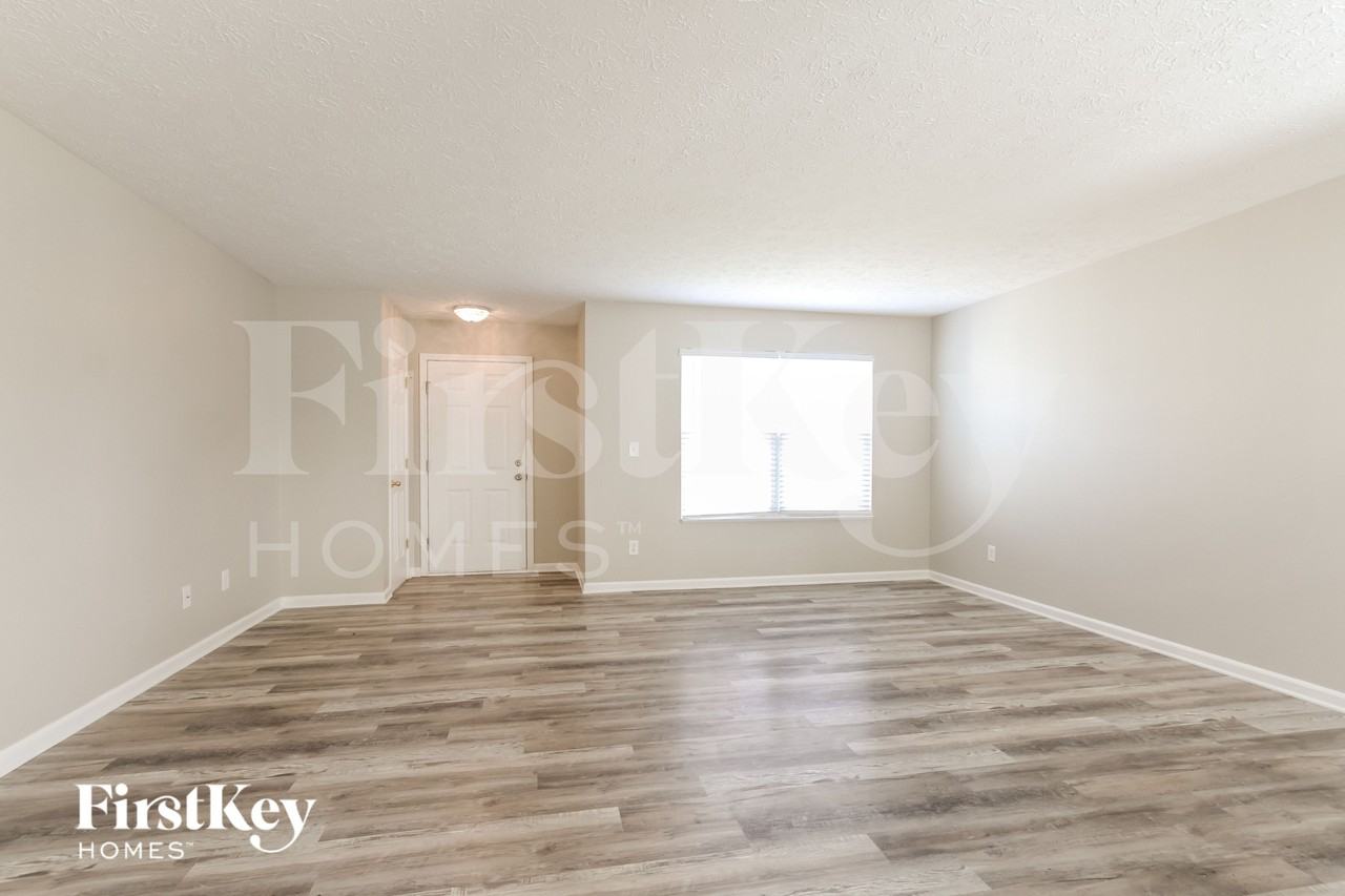 7250 Pipestone Dr - Photo 3 of 16