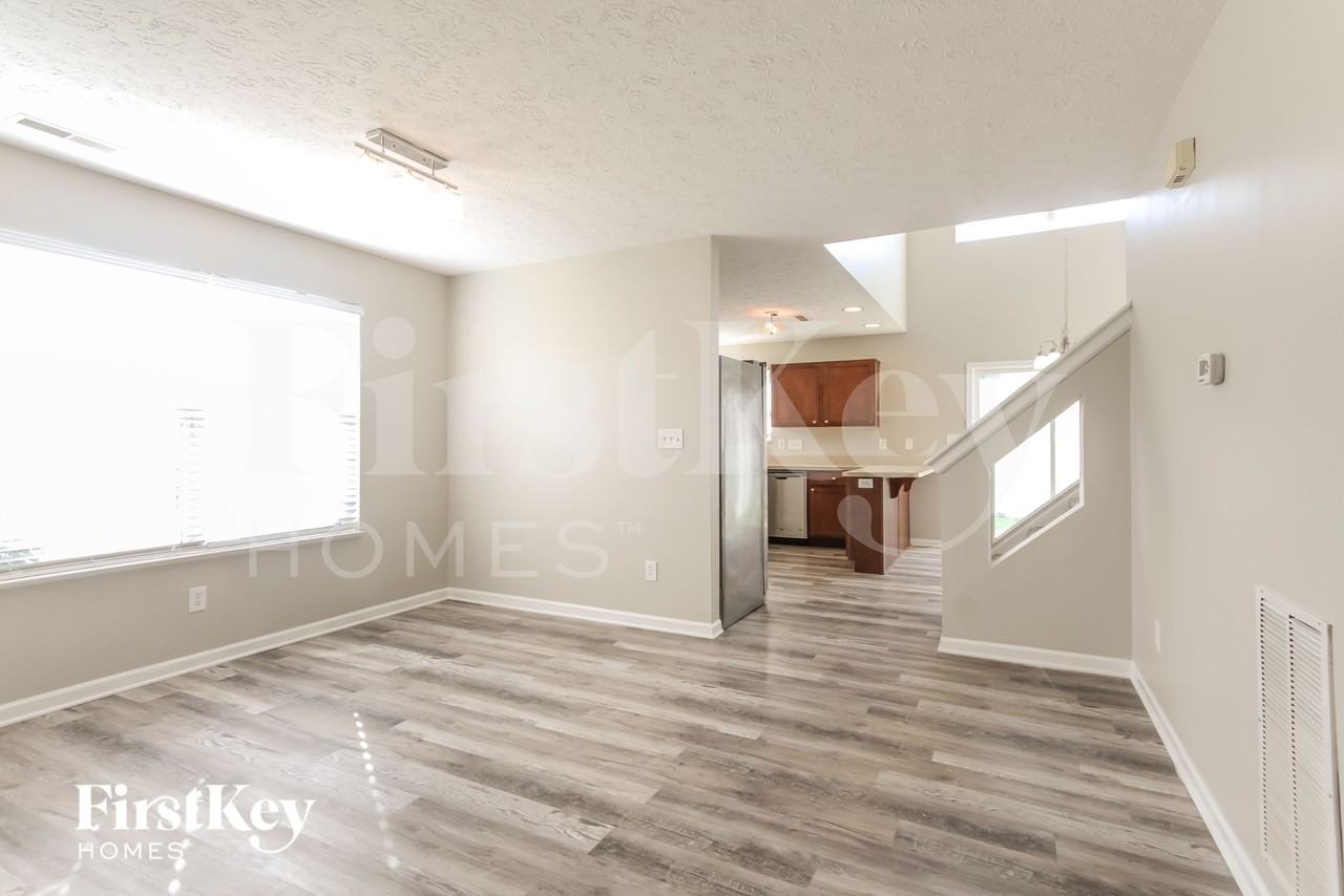 7250 Pipestone Dr - Photo 4 of 16