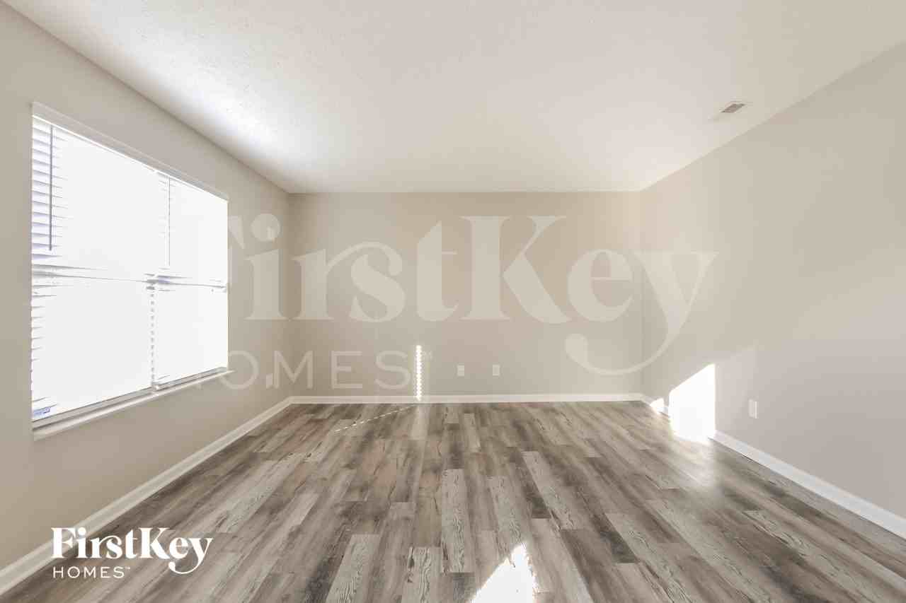 7250 Pipestone Dr - Photo 5 of 16