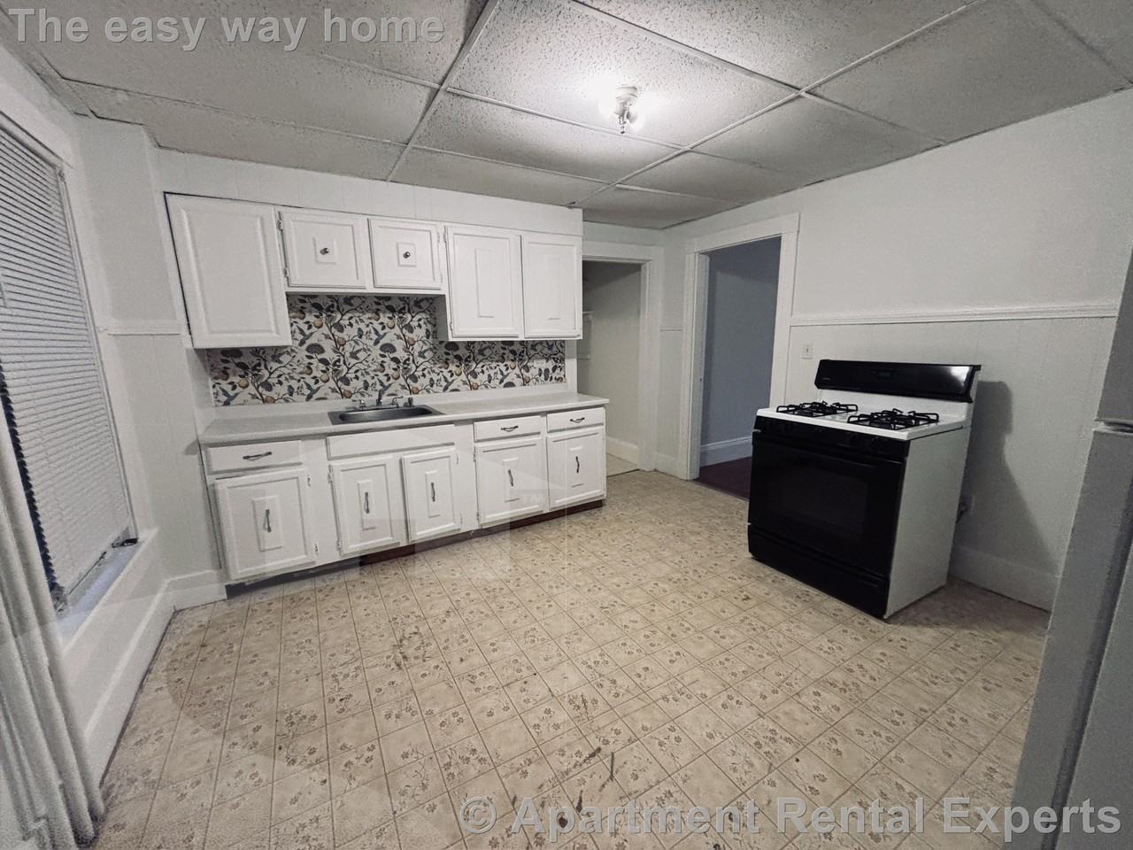 185 Lowell St #1R - Photo 3 of 7