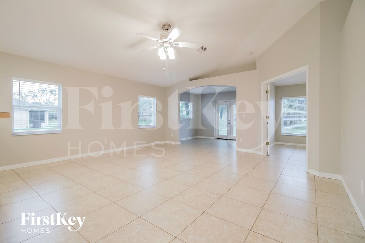 1319 Macon Dr - Photo 3 of 16