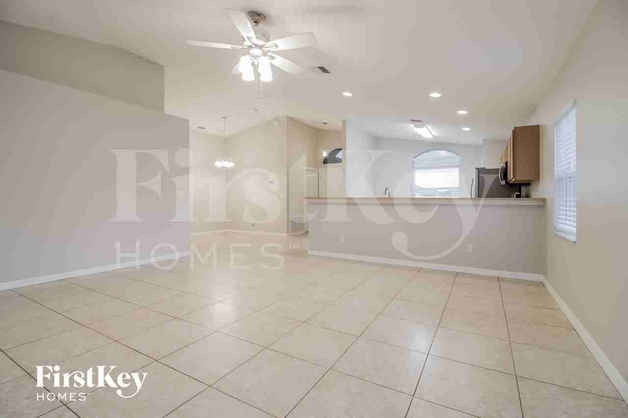 1319 Macon Dr - Photo 4 of 16