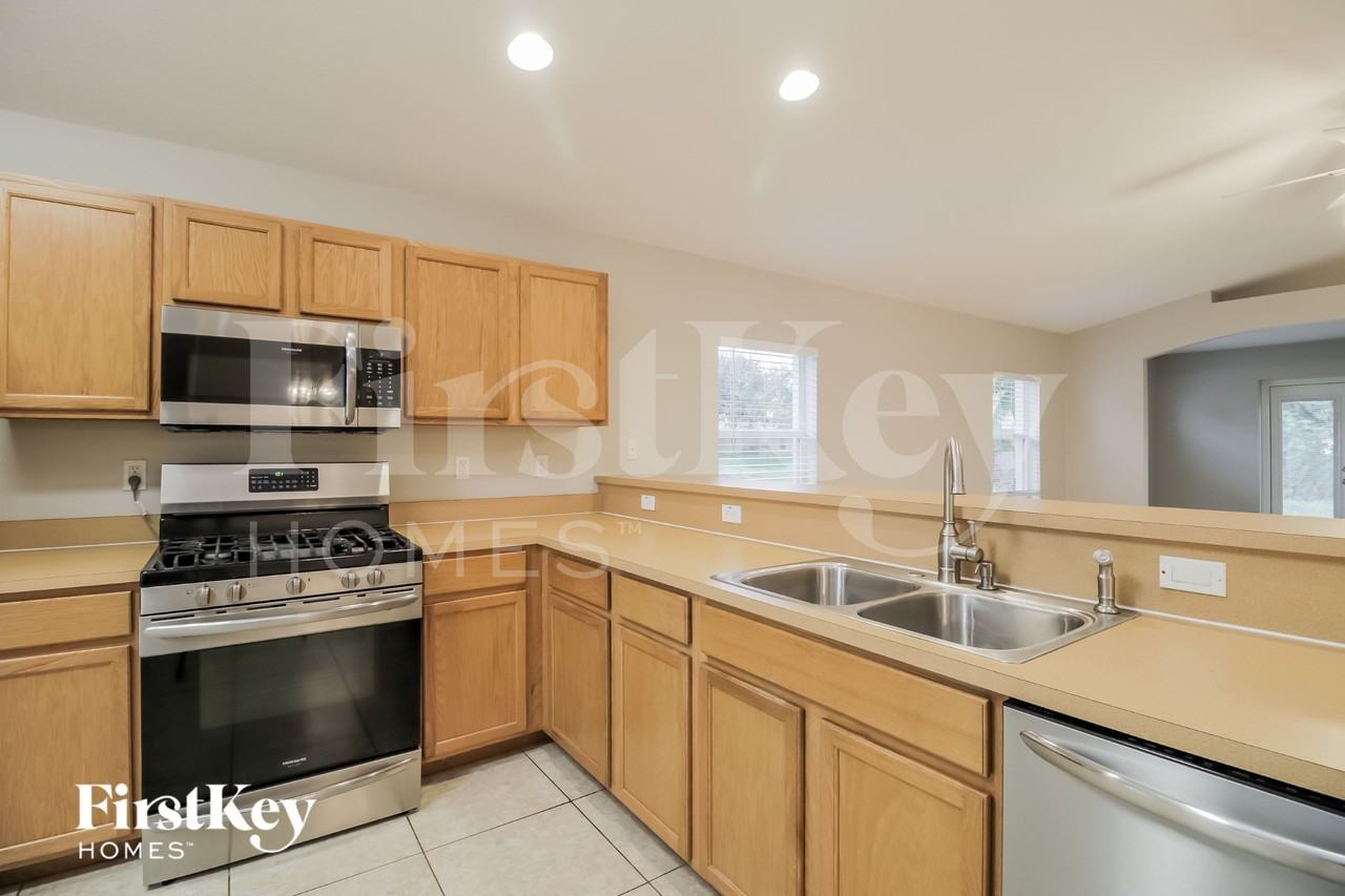 1319 Macon Dr - Photo 6 of 16