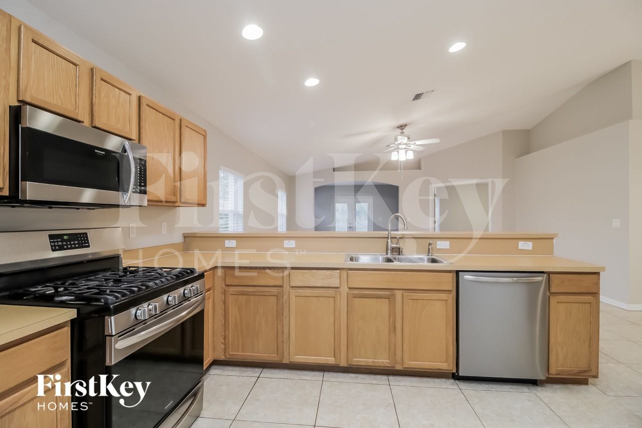 1319 Macon Dr - Photo 7 of 16