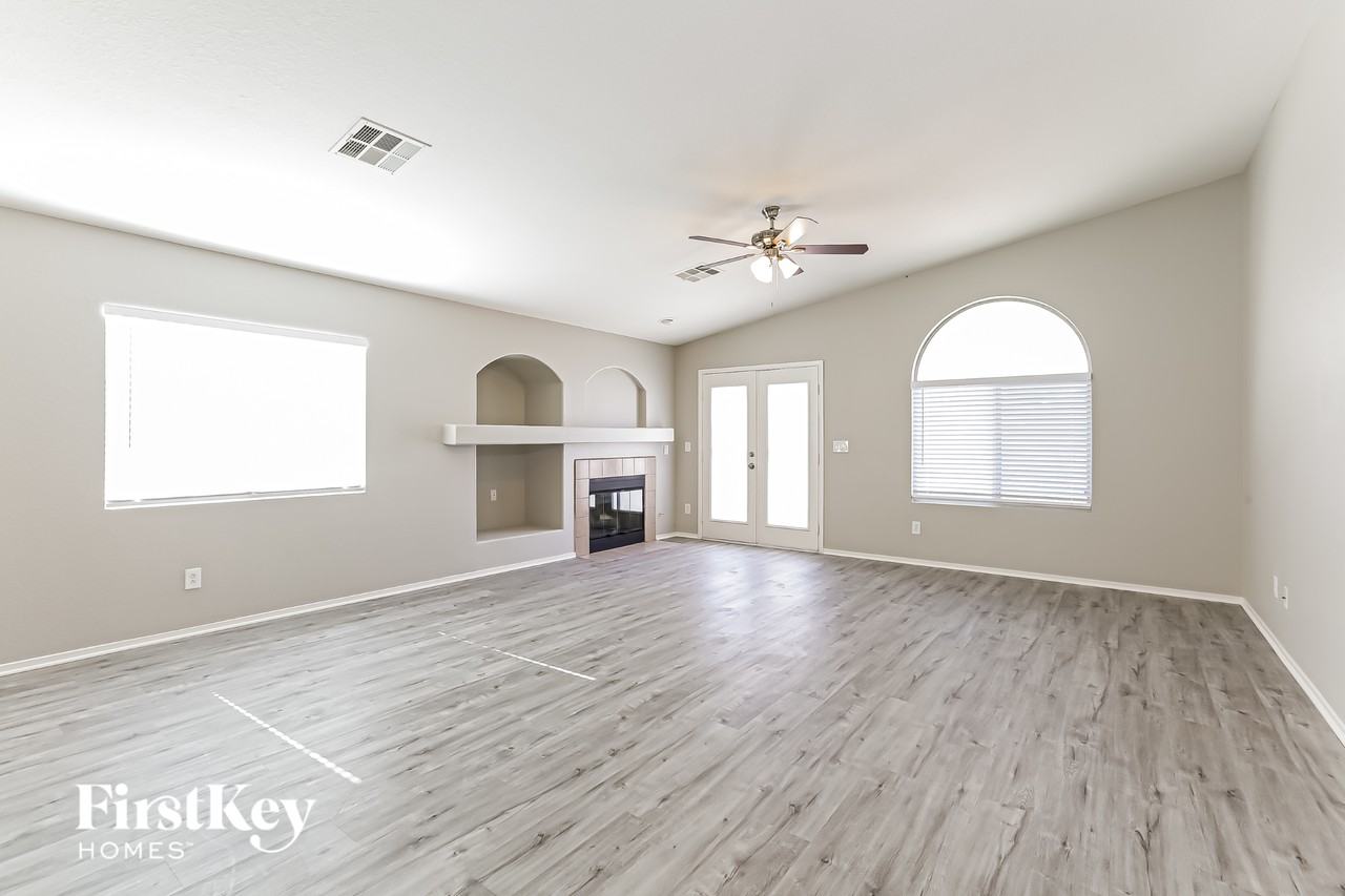 5217 Painted Pebble St - Photo 3 of 15