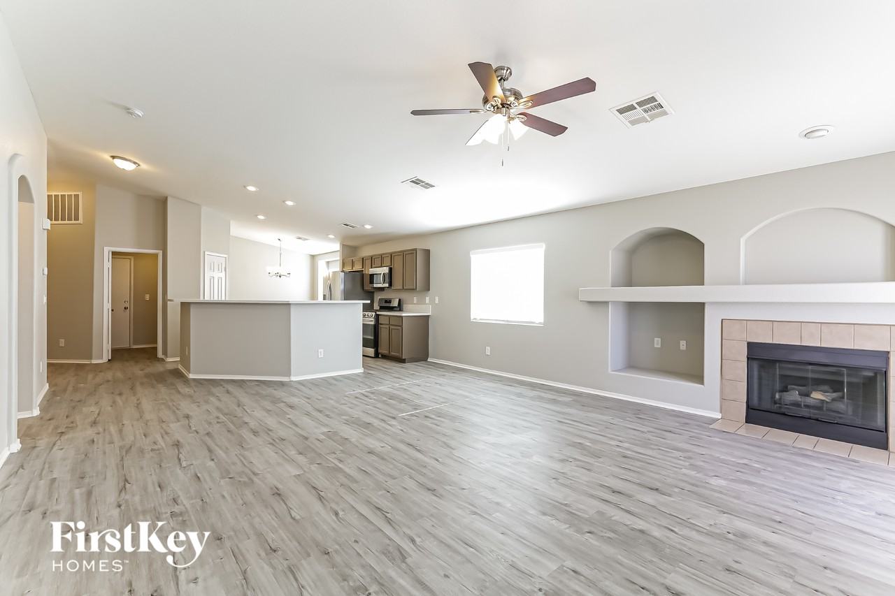 5217 Painted Pebble St - Photo 4 of 15