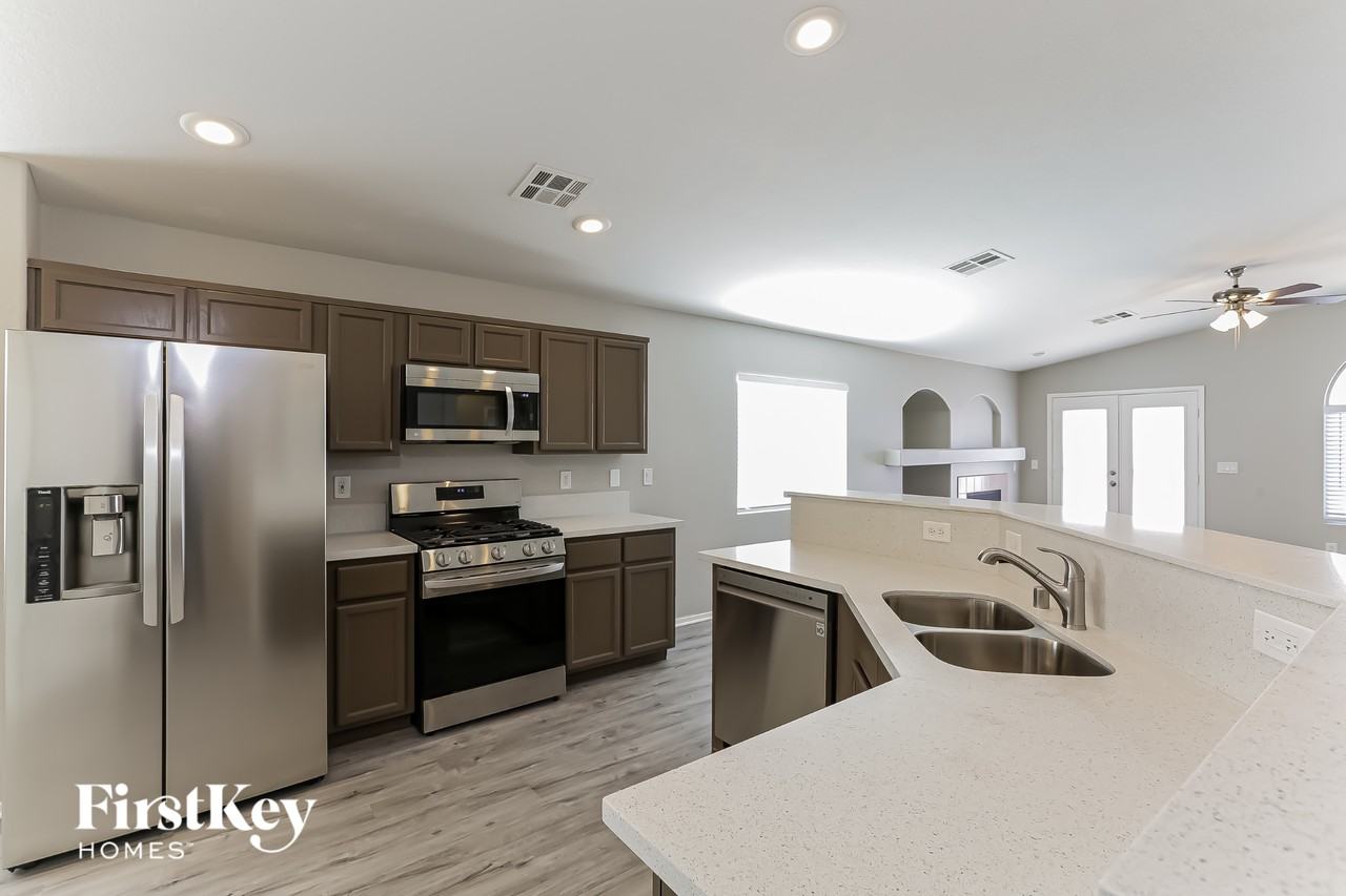 5217 Painted Pebble St - Photo 5 of 15