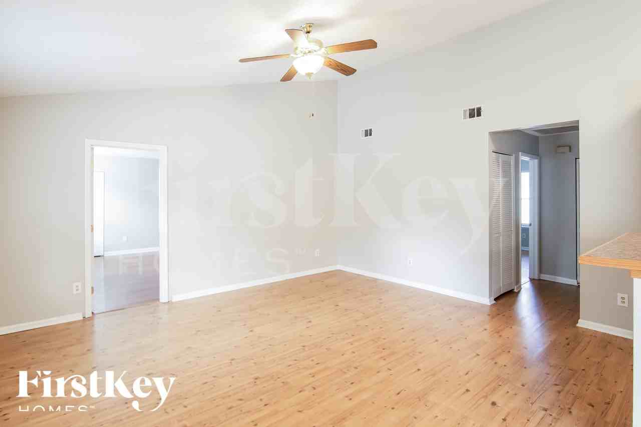 131 Lancashire Rd - Photo 3 of 18