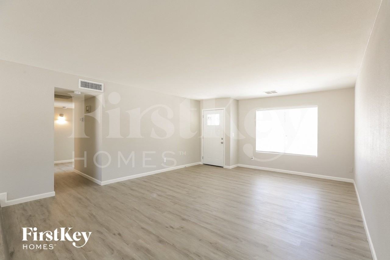 4564 W Onyx Ave - Photo 3 of 15