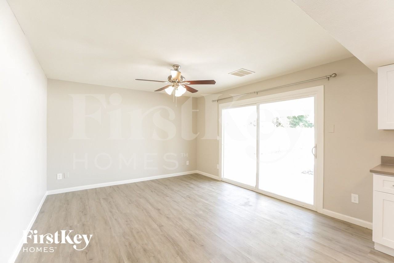 4564 W Onyx Ave - Photo 5 of 15