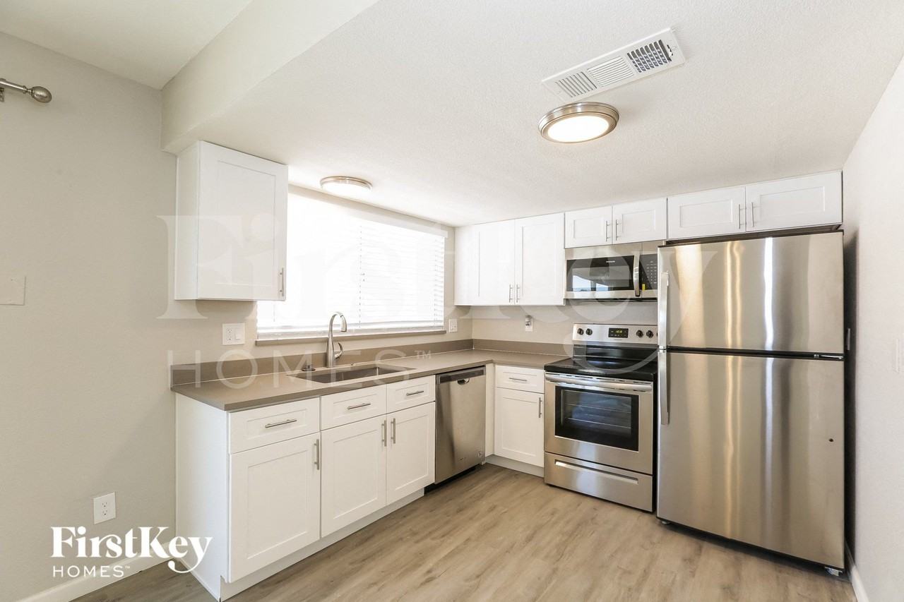 4564 W Onyx Ave - Photo 7 of 15