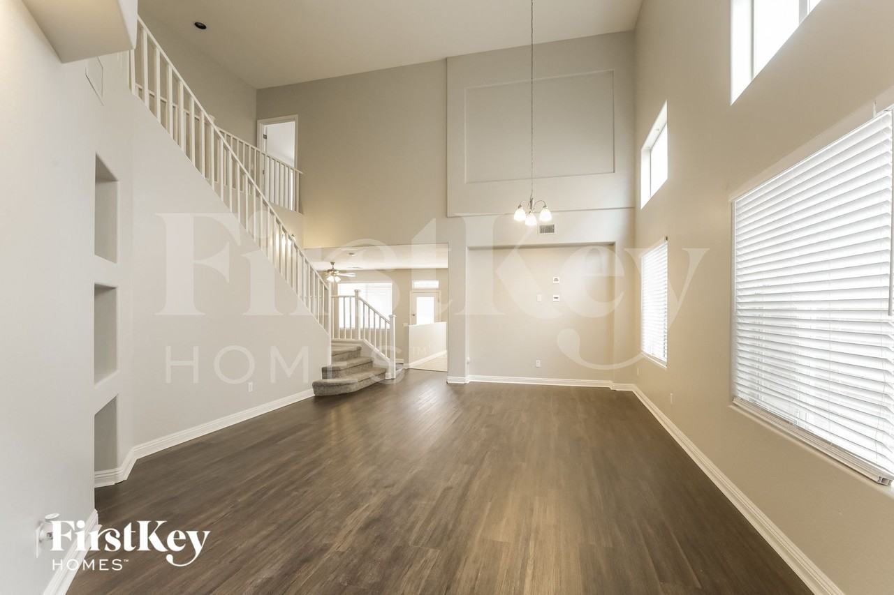 1263 E Julian Dr - Photo 5 of 15