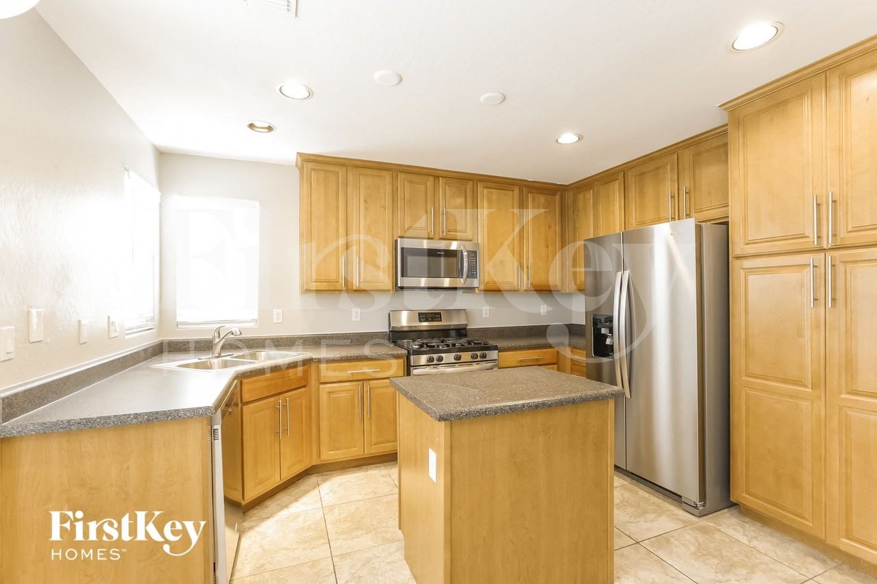 1263 E Julian Dr - Photo 7 of 15