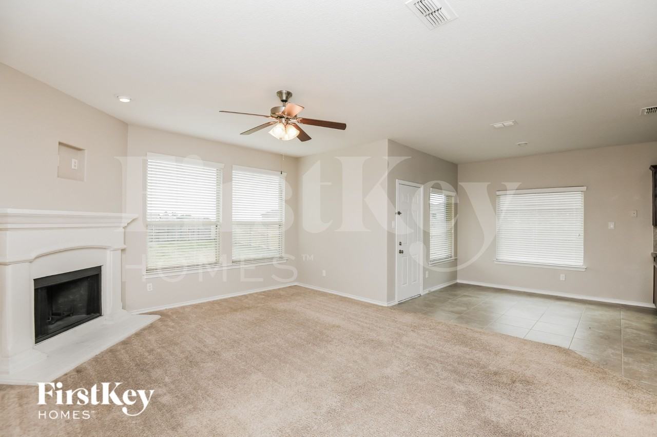 1205 Jake Ct - Photo 2 of 15