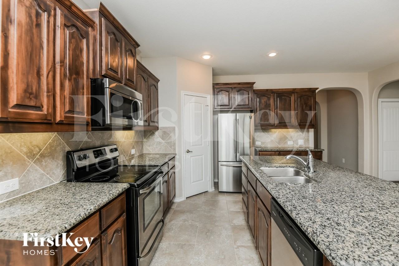 1205 Jake Ct - Photo 4 of 15