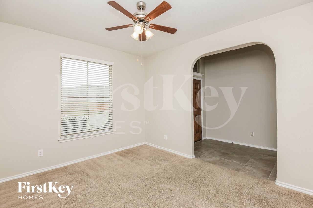 1205 Jake Ct - Photo 5 of 15