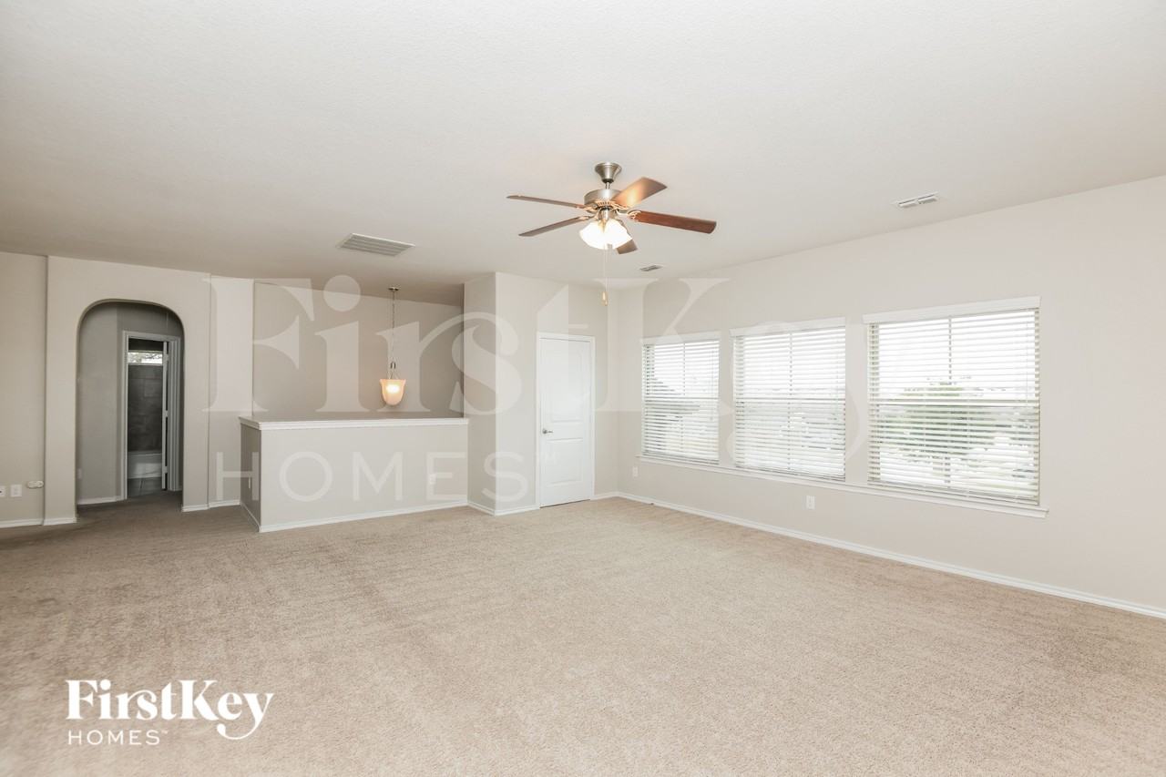 1205 Jake Ct - Photo 6 of 15