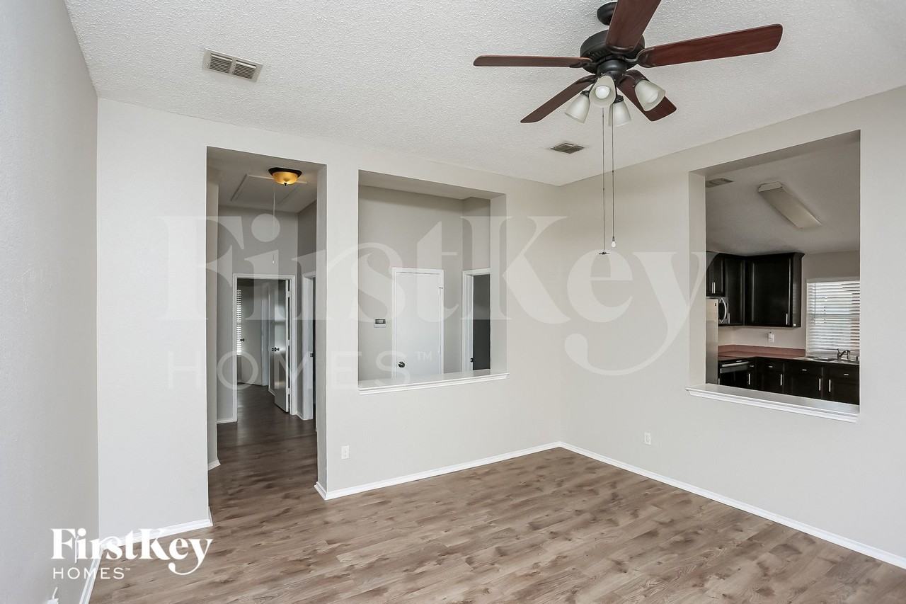 10141 Chapel Ridge Dr - Photo 2 of 15