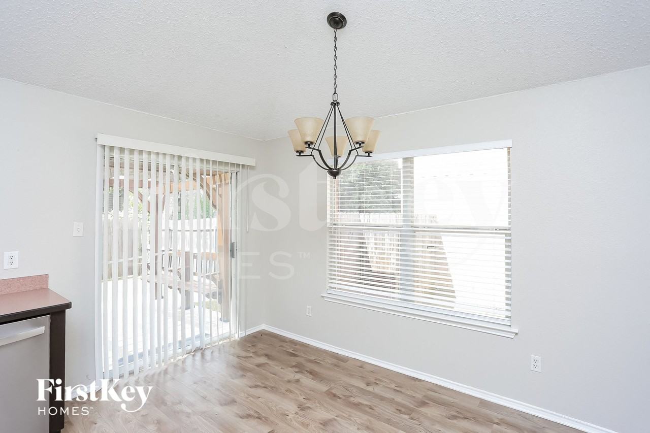 10141 Chapel Ridge Dr - Photo 4 of 15