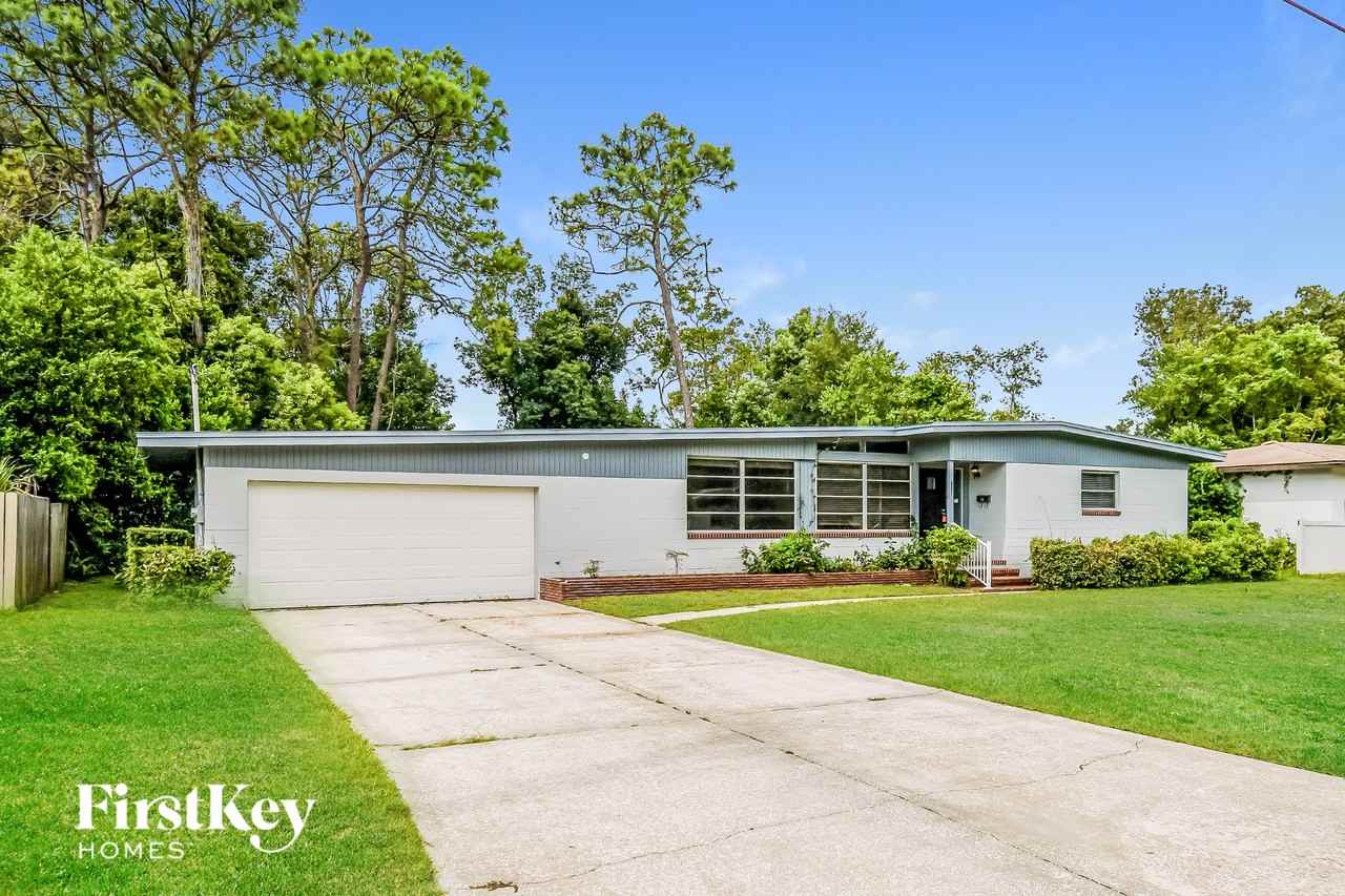 5521 Coppedge Ave - Photo 2 of 15