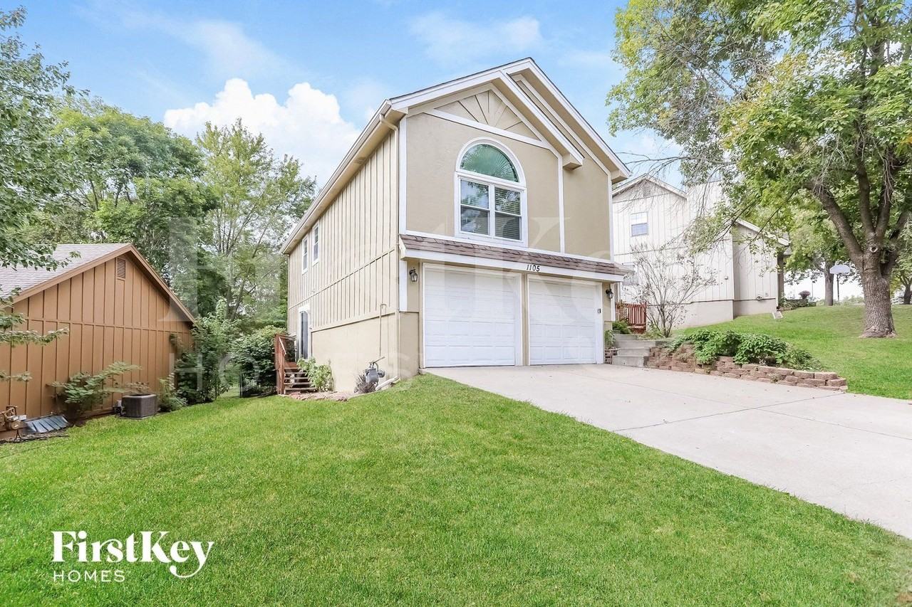 1105 Nw 66th Ter - Photo 2 of 15