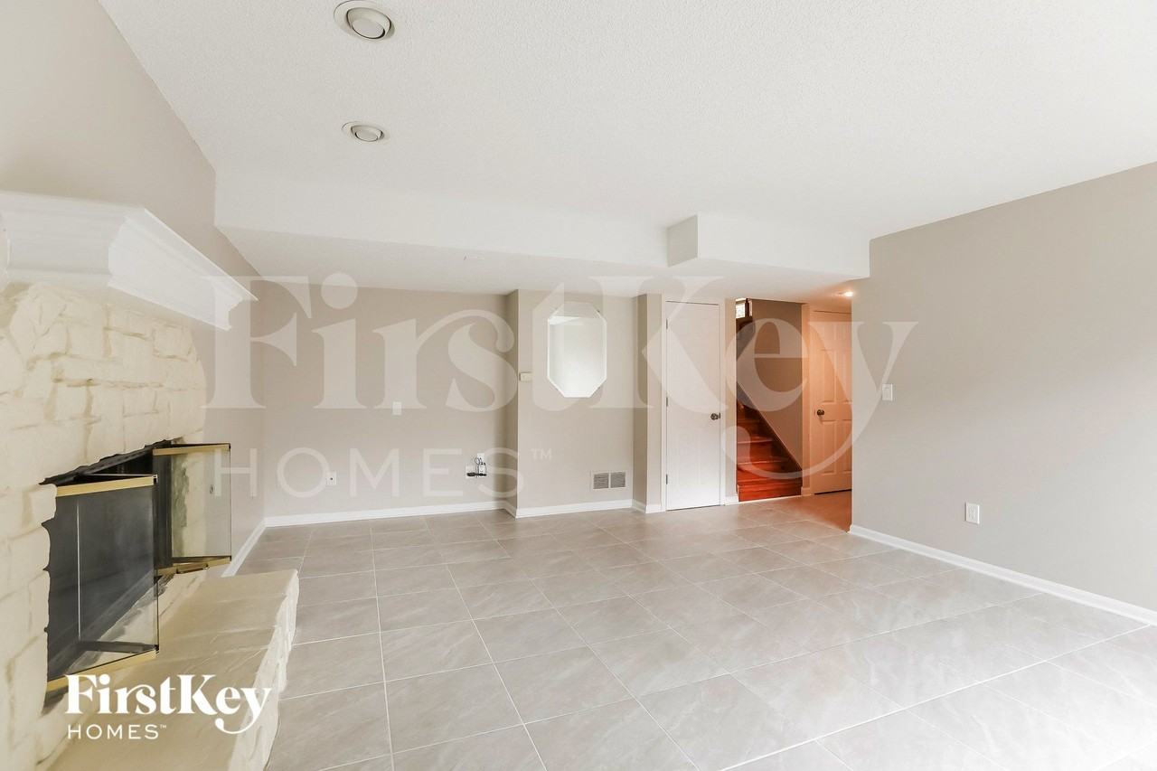 1105 Nw 66th Ter - Photo 5 of 15