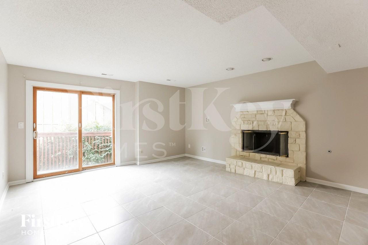 1105 Nw 66th Ter - Photo 6 of 15