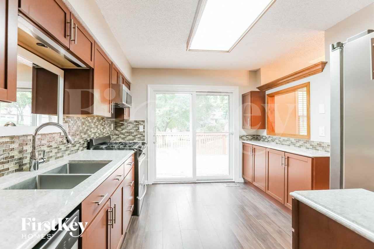 1105 Nw 66th Ter - Photo 7 of 15