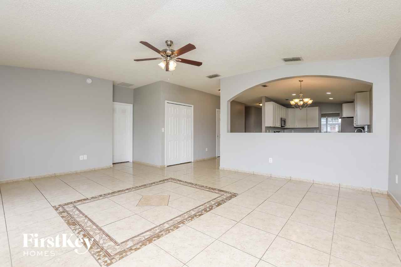 1739 Crowned Ave - Photo 3 of 15