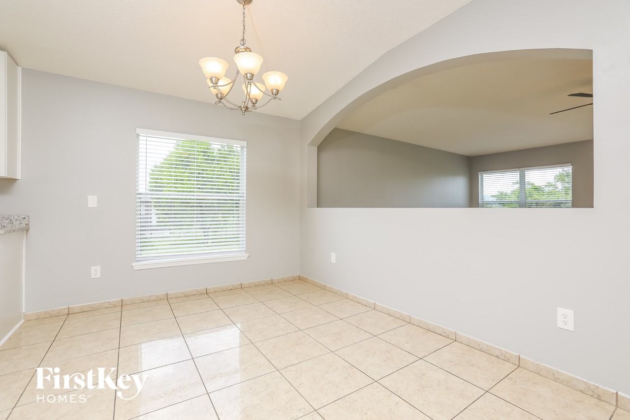 1739 Crowned Ave - Photo 5 of 15