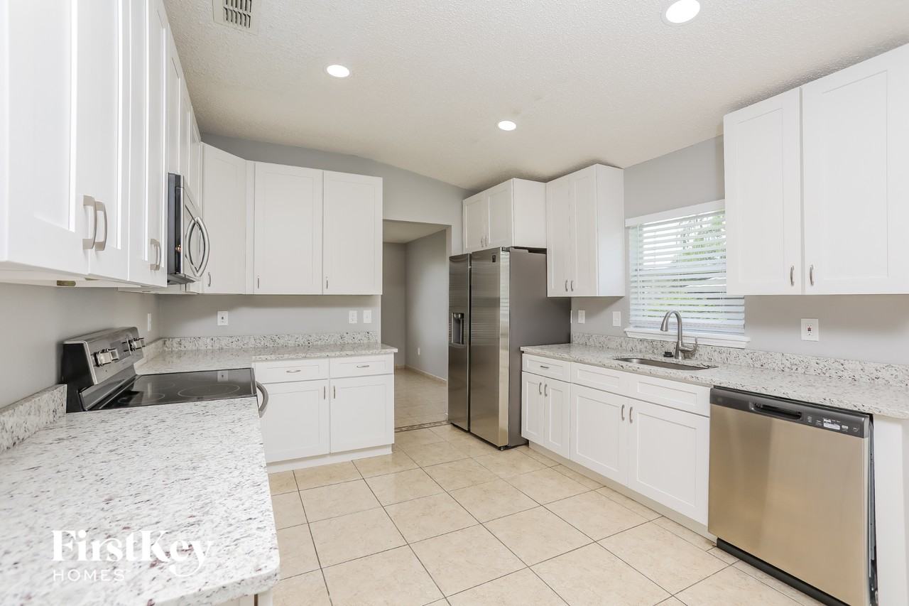 1739 Crowned Ave - Photo 6 of 15