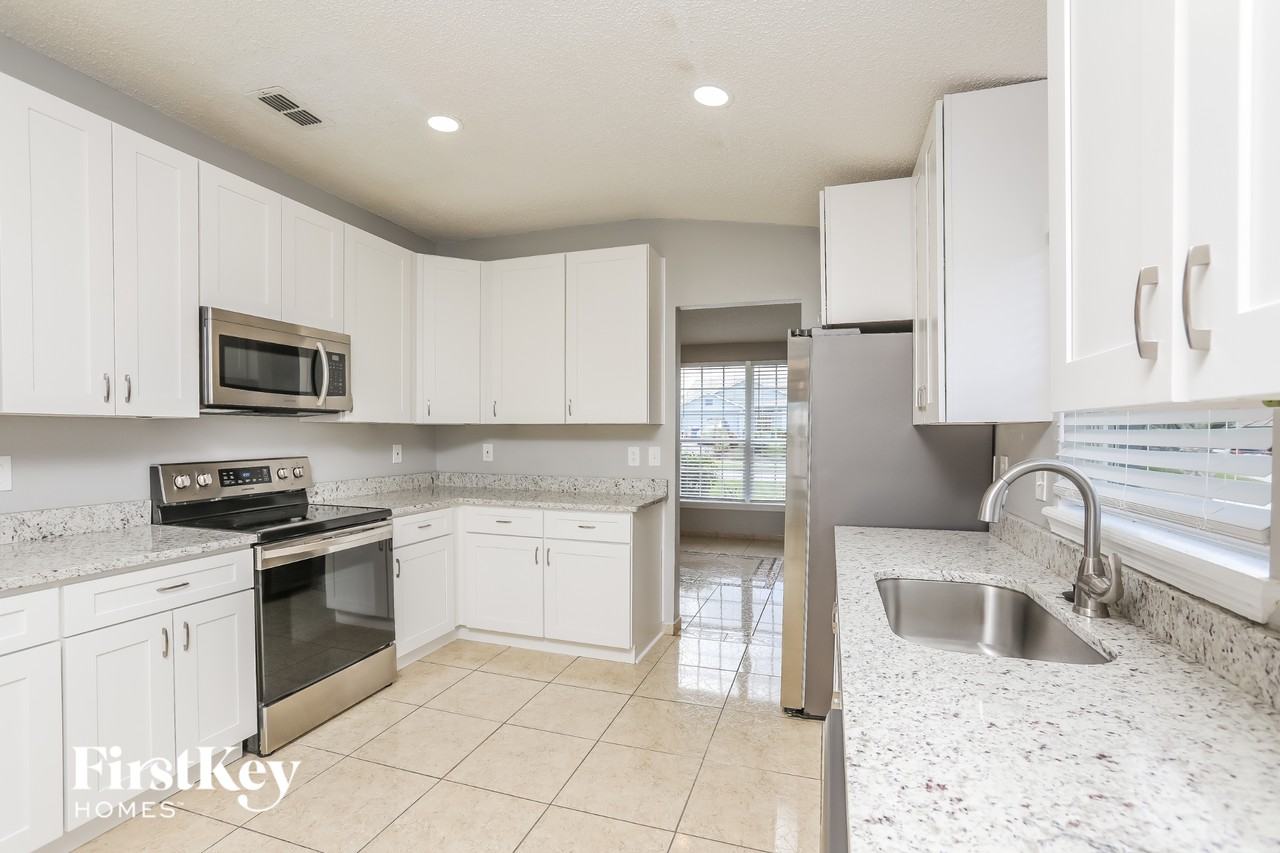 1739 Crowned Ave - Photo 7 of 15