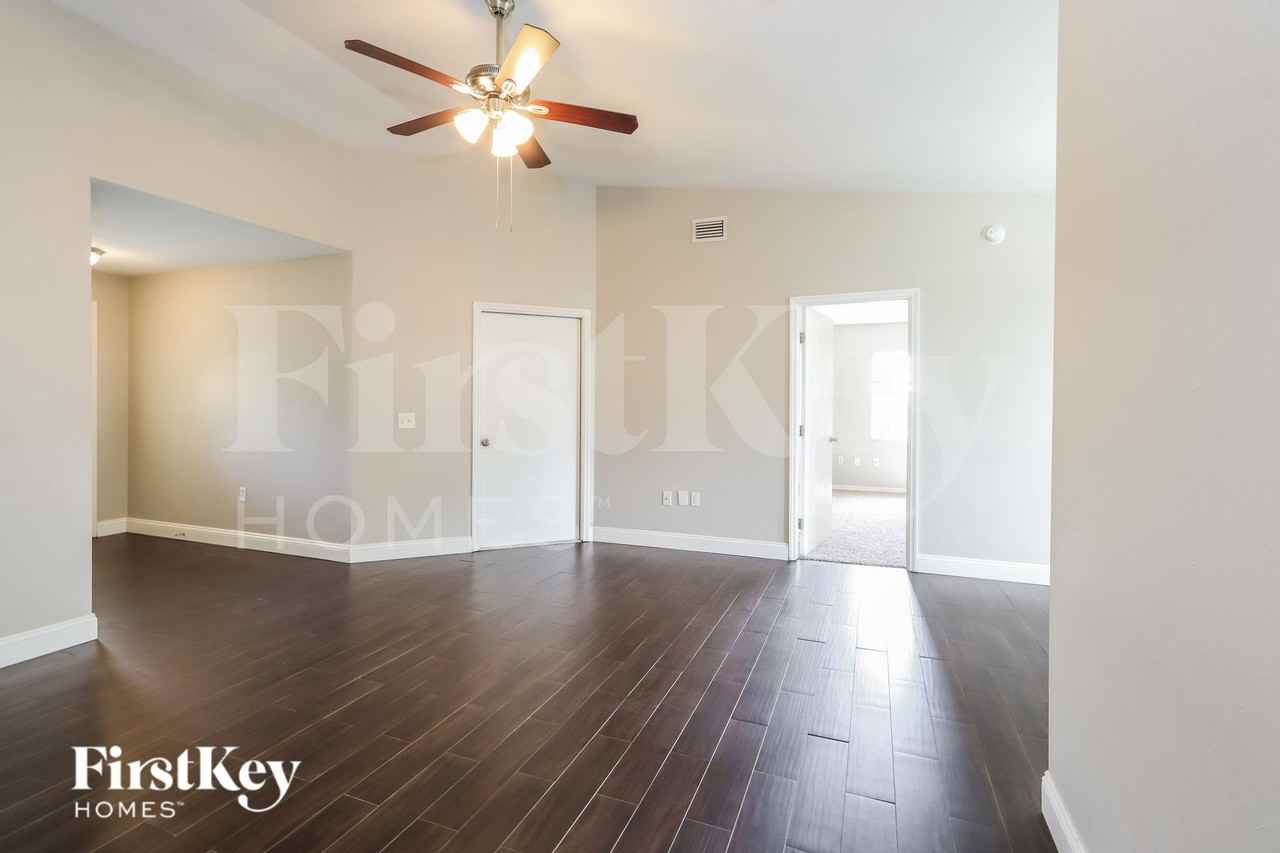 7912 Apache Ln - Photo 2 of 16