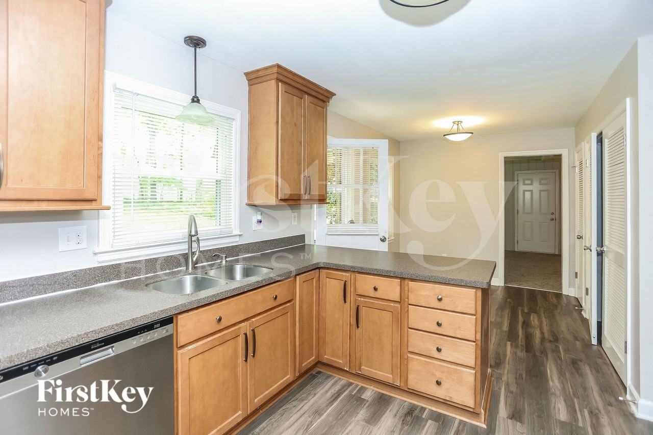 6404 Pencade Ln - Photo 7 of 15