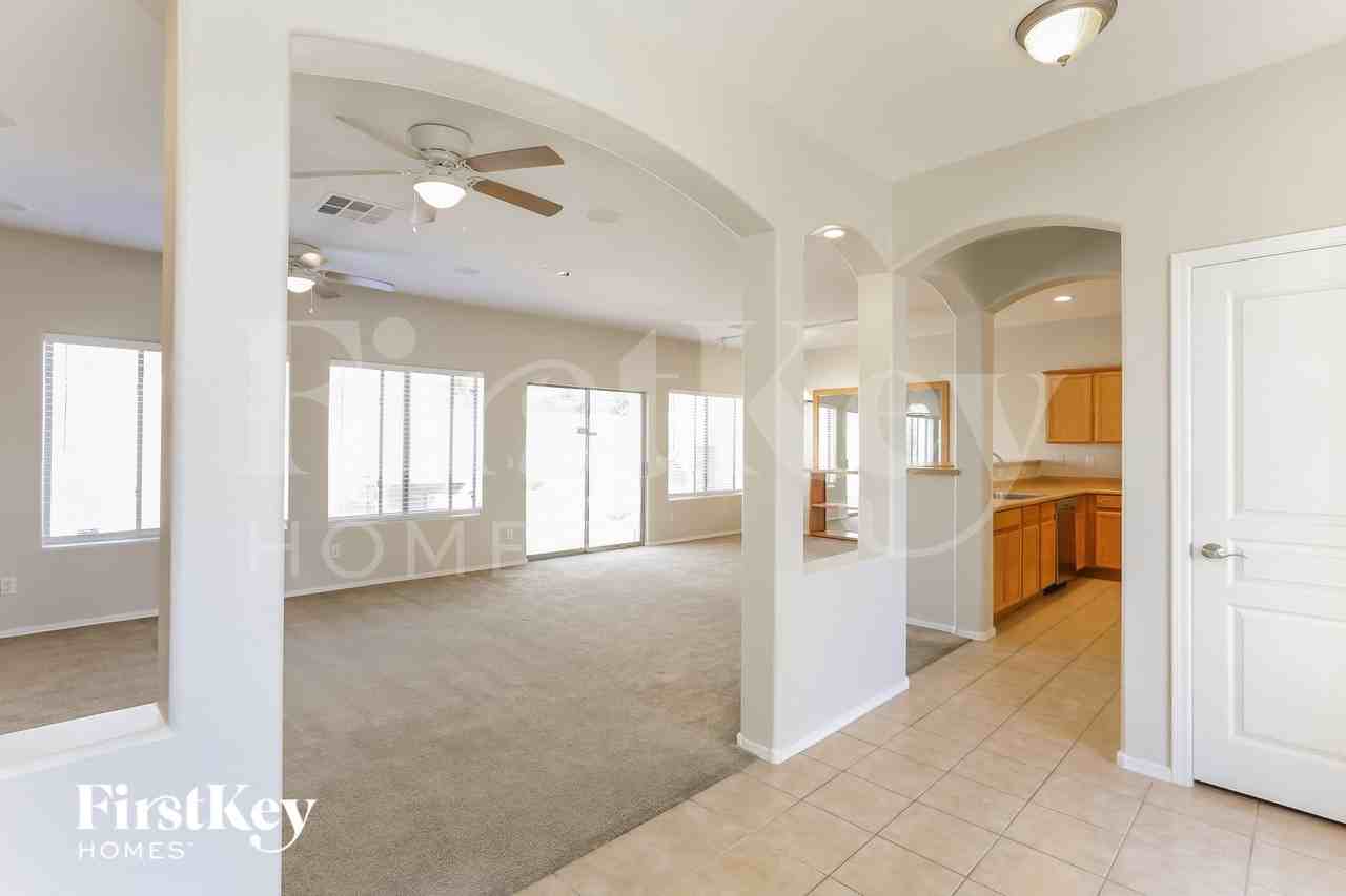 7803 S 5th Dr - Photo 3 of 15