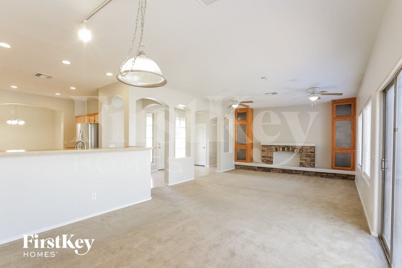 7803 S 5th Dr - Photo 5 of 15