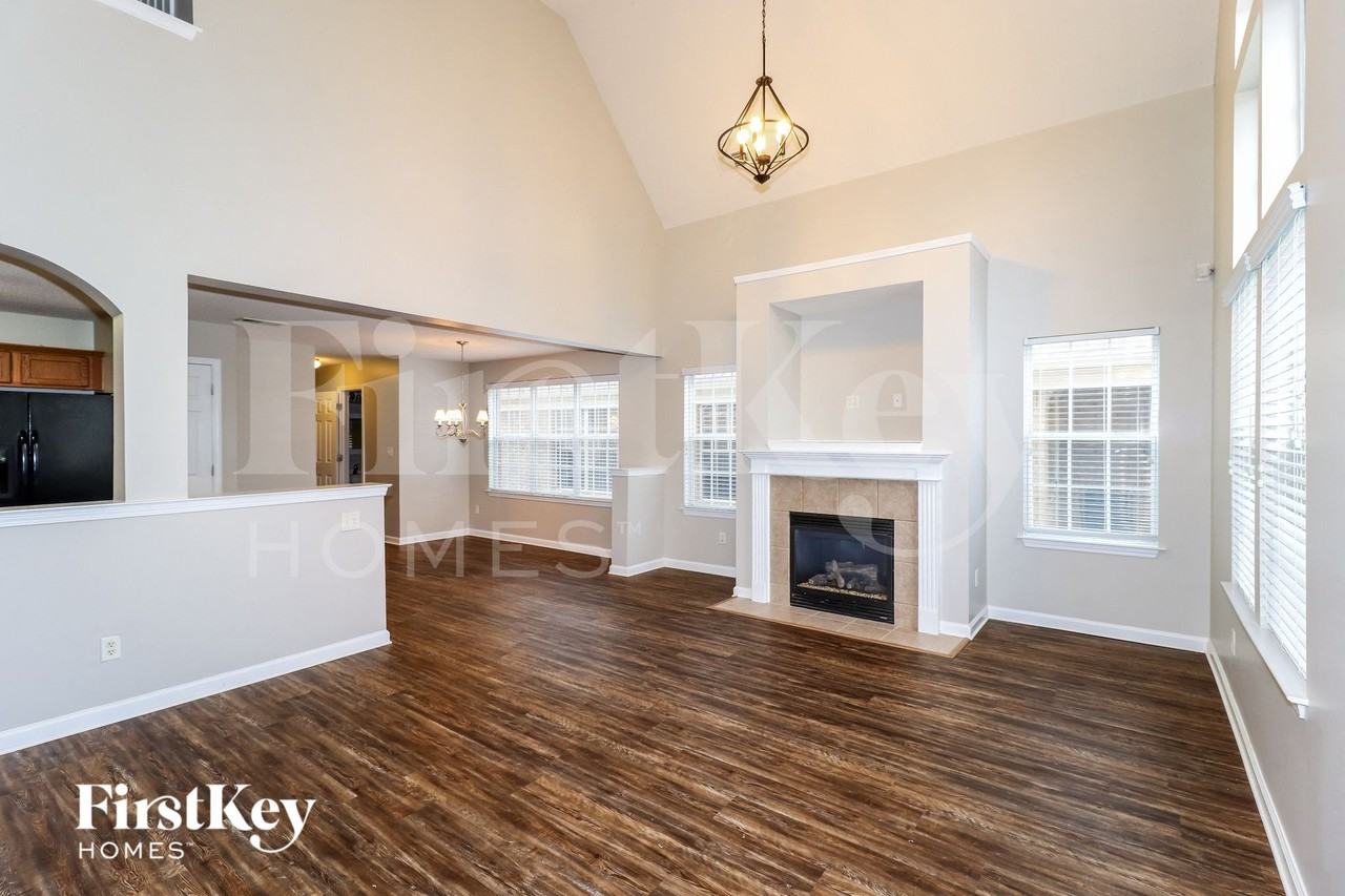 8558 Shady Elm Dr - Photo 4 of 16