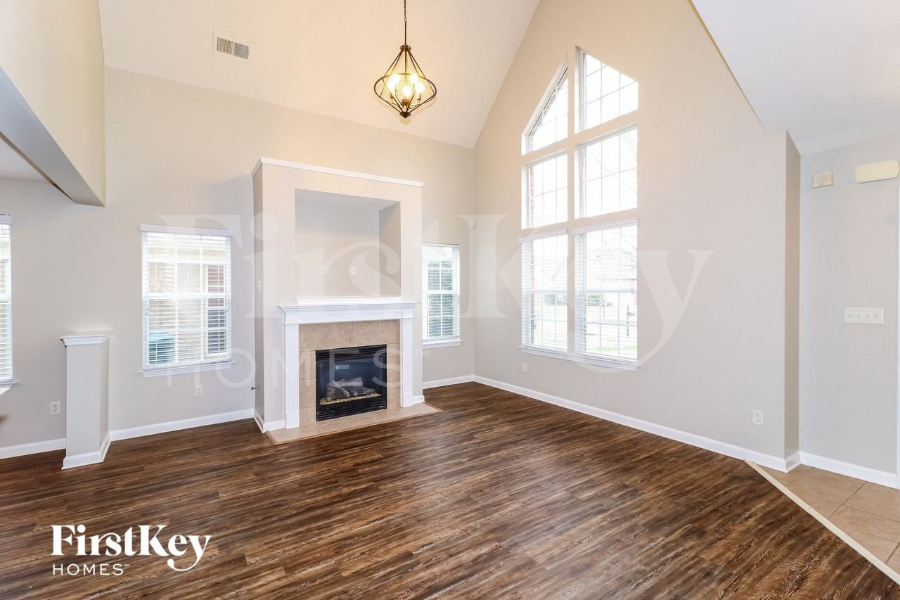 8558 Shady Elm Dr - Photo 5 of 16