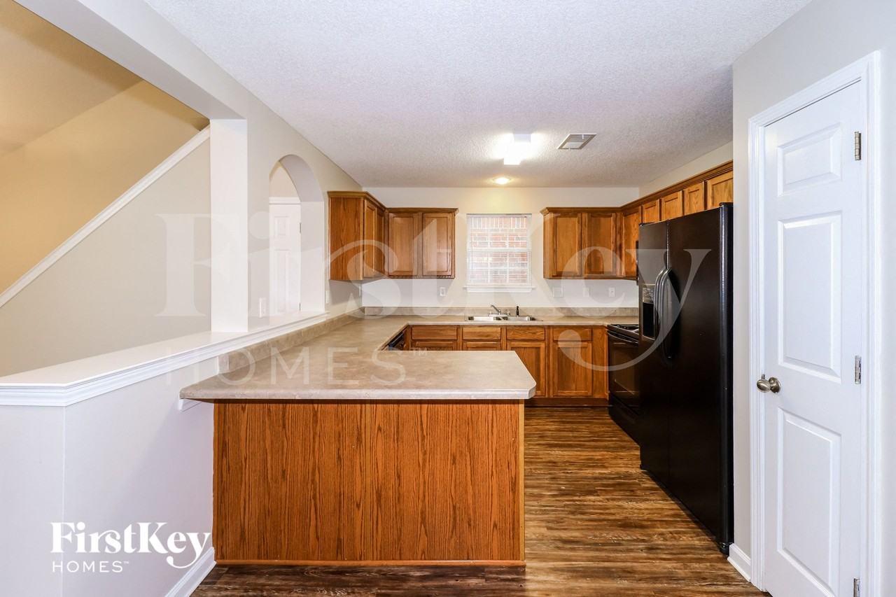 8558 Shady Elm Dr - Photo 7 of 16