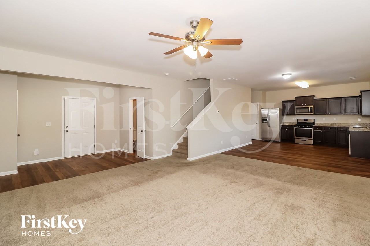 1218 Dianne Dr - Photo 3 of 14