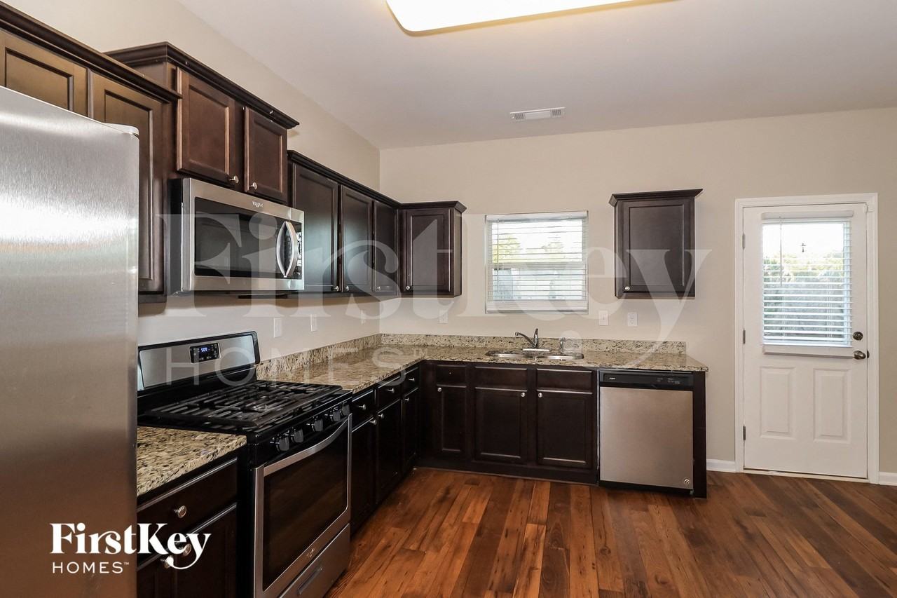 1218 Dianne Dr - Photo 4 of 14