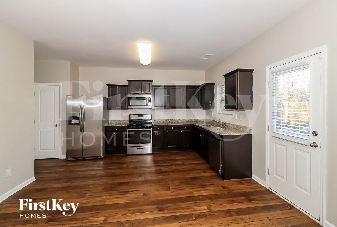 1218 Dianne Dr - Photo 5 of 14